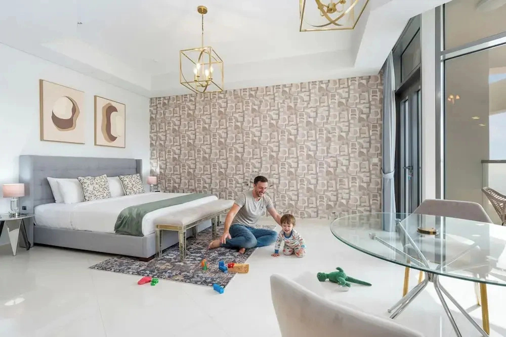 Lux BnB Aykon Tower Skyline Views