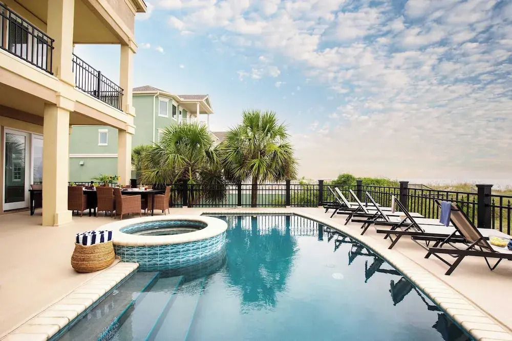 Oceanfront, Pool+hot Tub, Game Room, Views Steps to Beach Lido by Avantstay