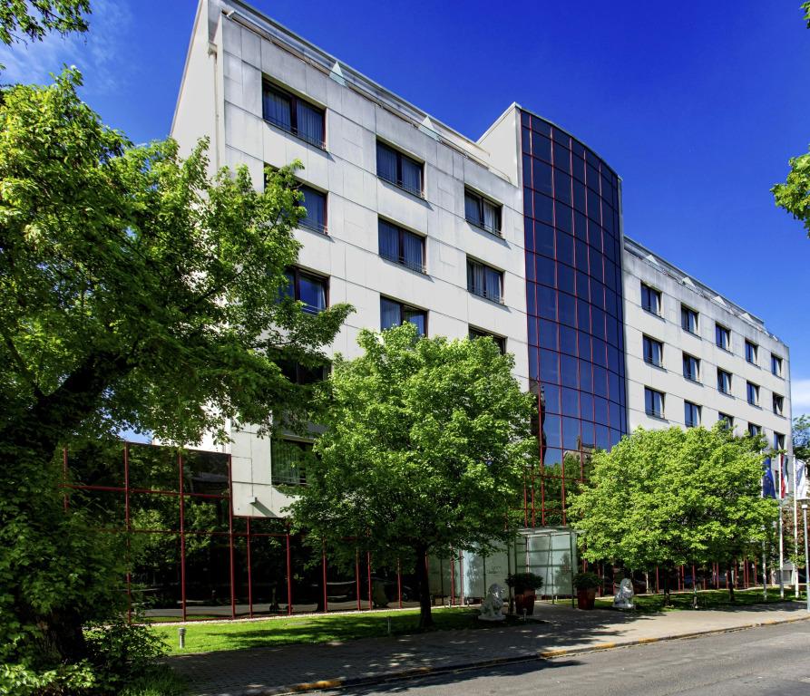 Lions Garden Hotel