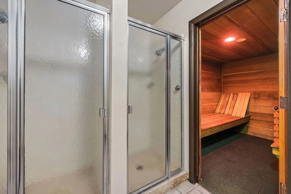 Old Town Condo Near CSU Pool, Sauna, Gym & Bikes