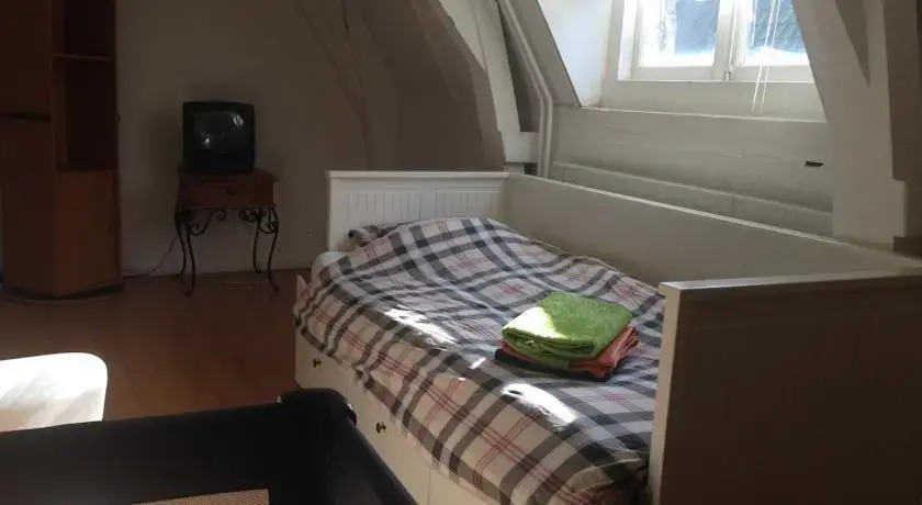 Amsterdam Canal Hotel