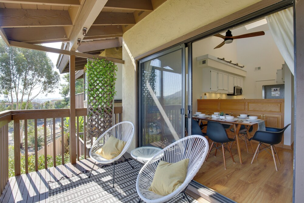 La Mesa Townhome: 15 Mi to San Diego!