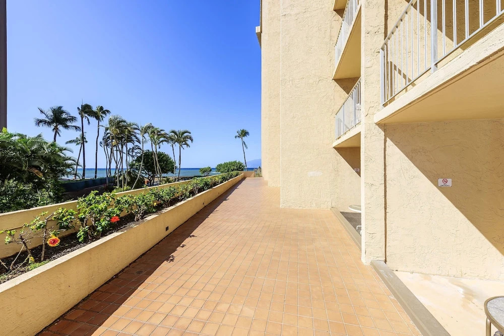 Royal Kahana 119 Studio Studio Bedroom Condo by RedAwning