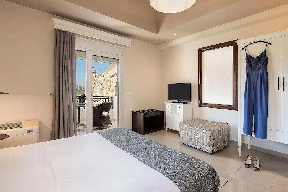 Caldera Theros Villas Chania