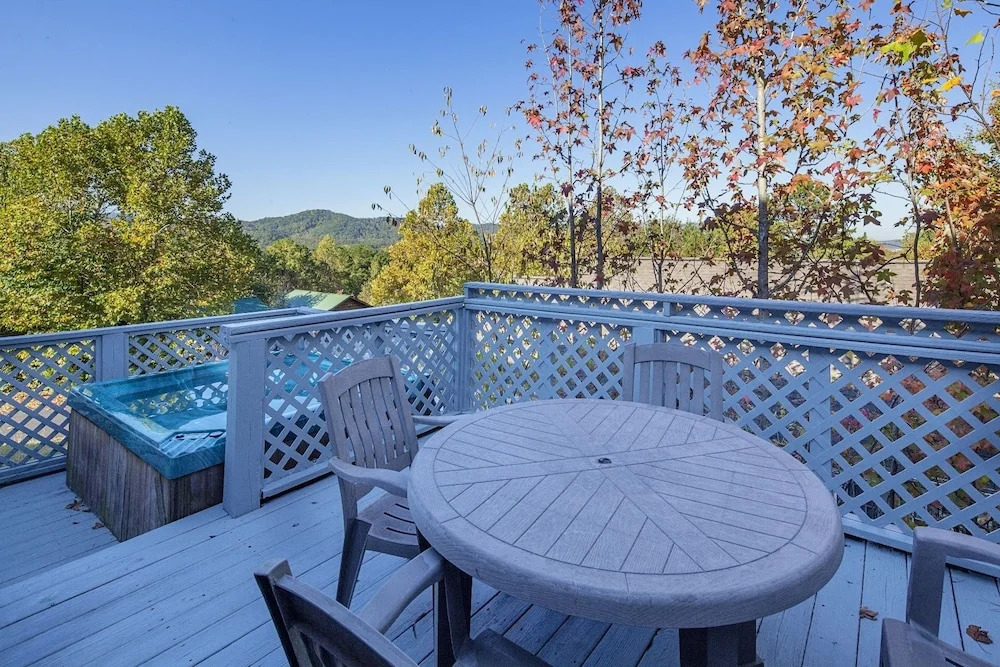 Our Tennessee Mountain Home - Great Location! Close To All The Action! 2 Bedroom Cabin by RedAwning