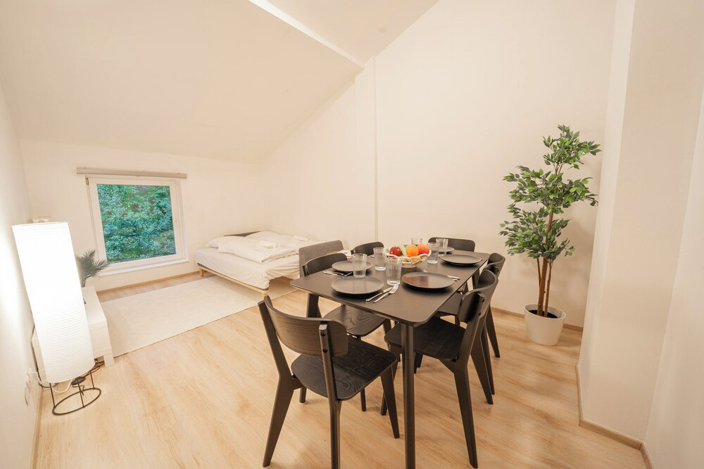 2 Bedroom Apartments 18 Min to center