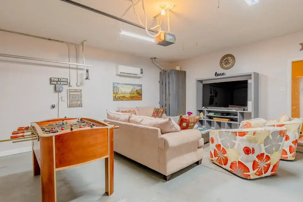 Family Friendly Spacious Home with Backyard Pool by Redawning