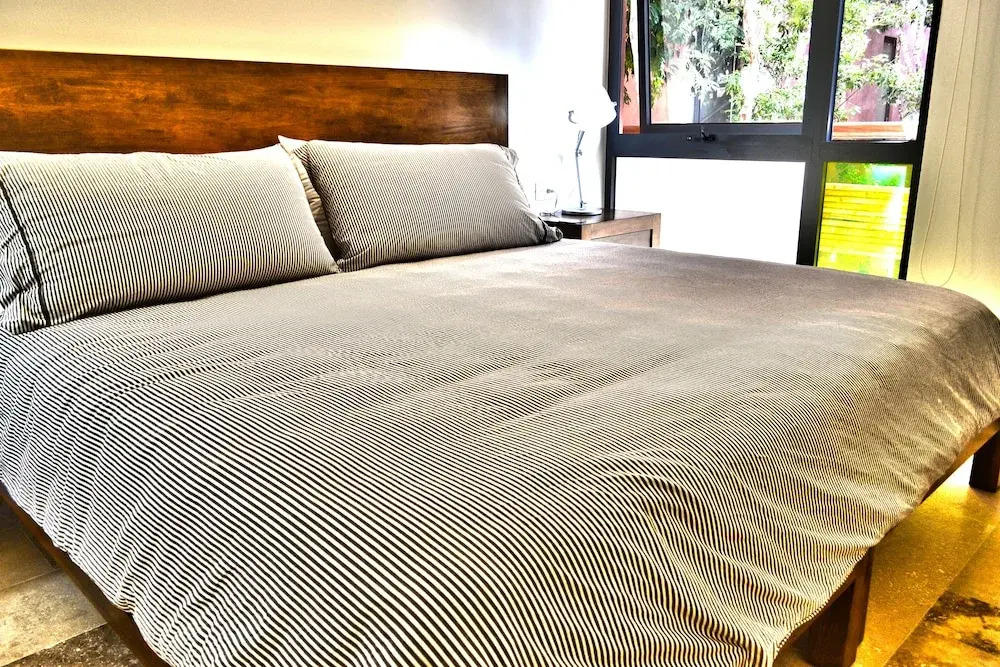 Chic Jungle 2 BR Condo by Happy Address