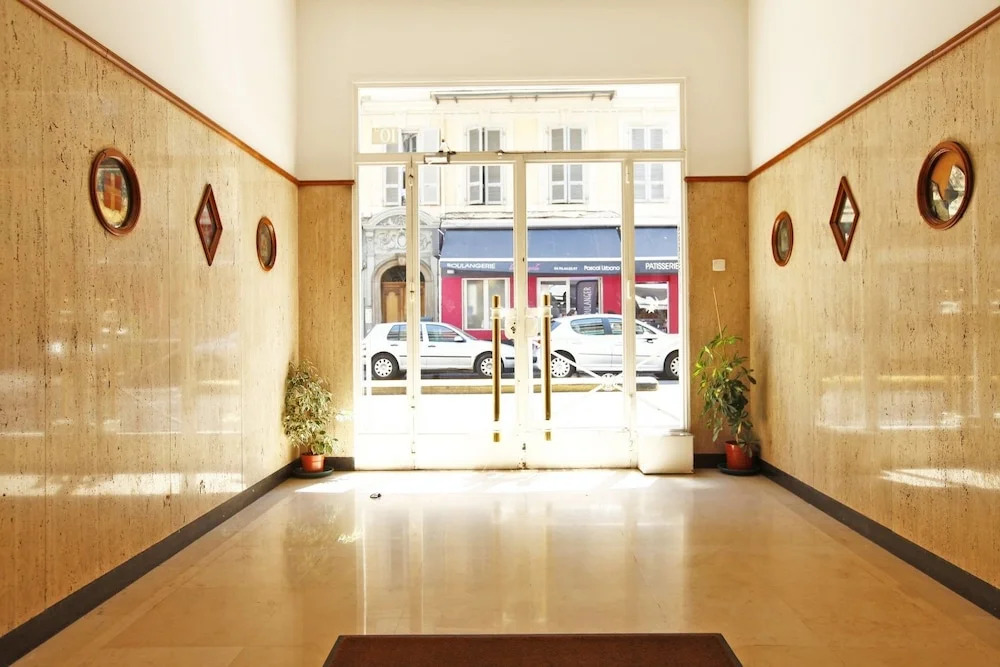Glamor studio 4 persons with terrace dowtown in Nice