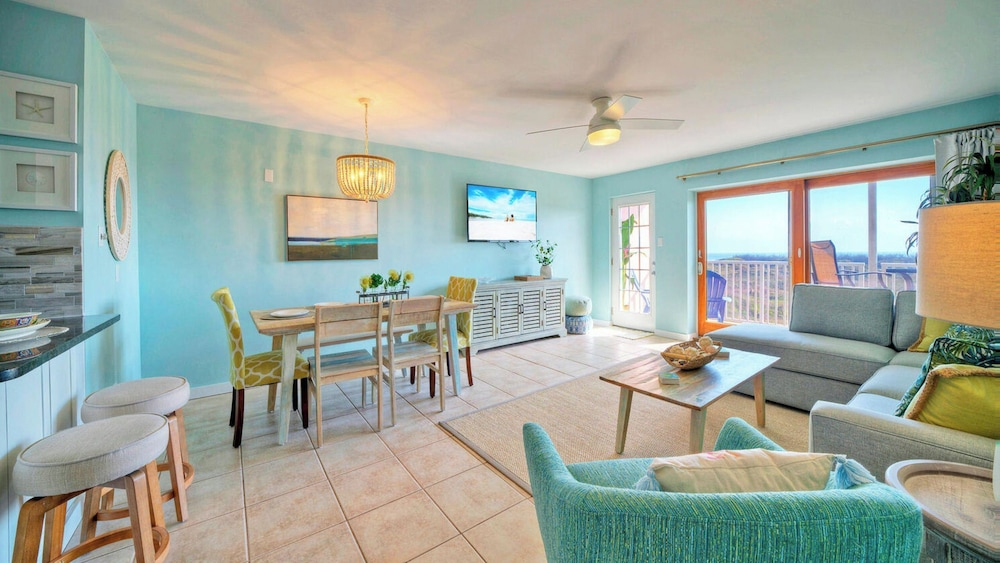 Beachfront Complex w/ 2 Pools, Tennis Gulf Views Rise N Beach by Avantstay