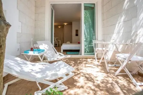 Zlatni Bol Apartments