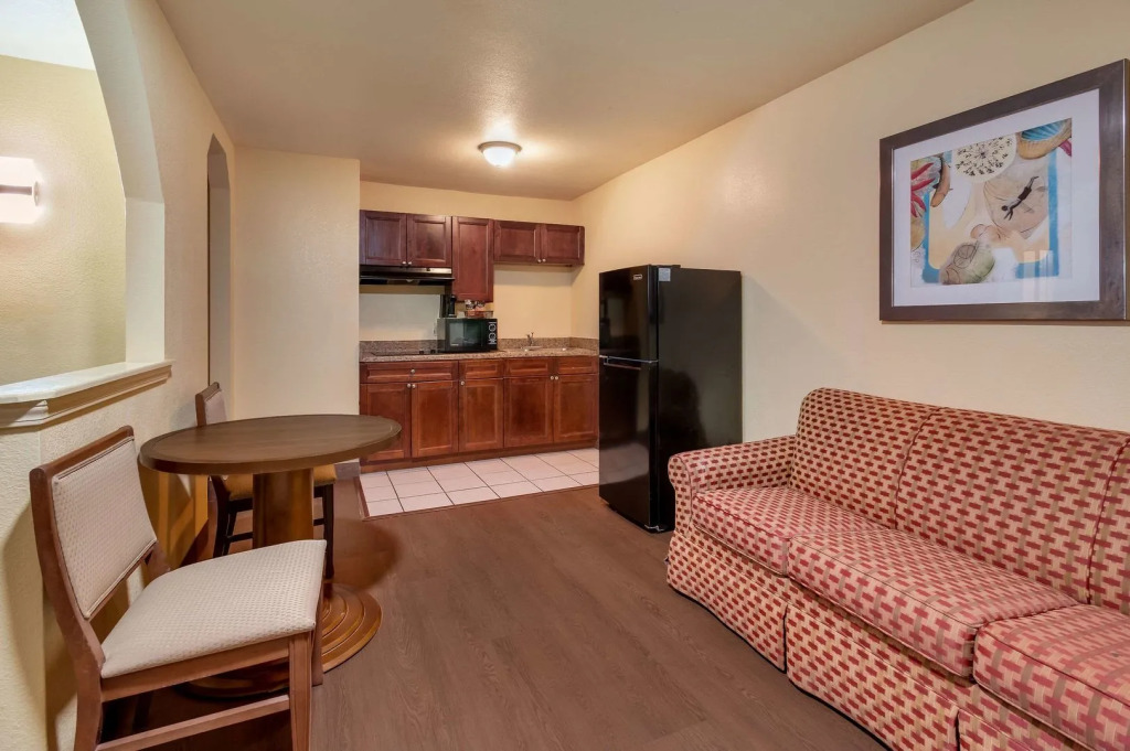 Relax Inn & Suites