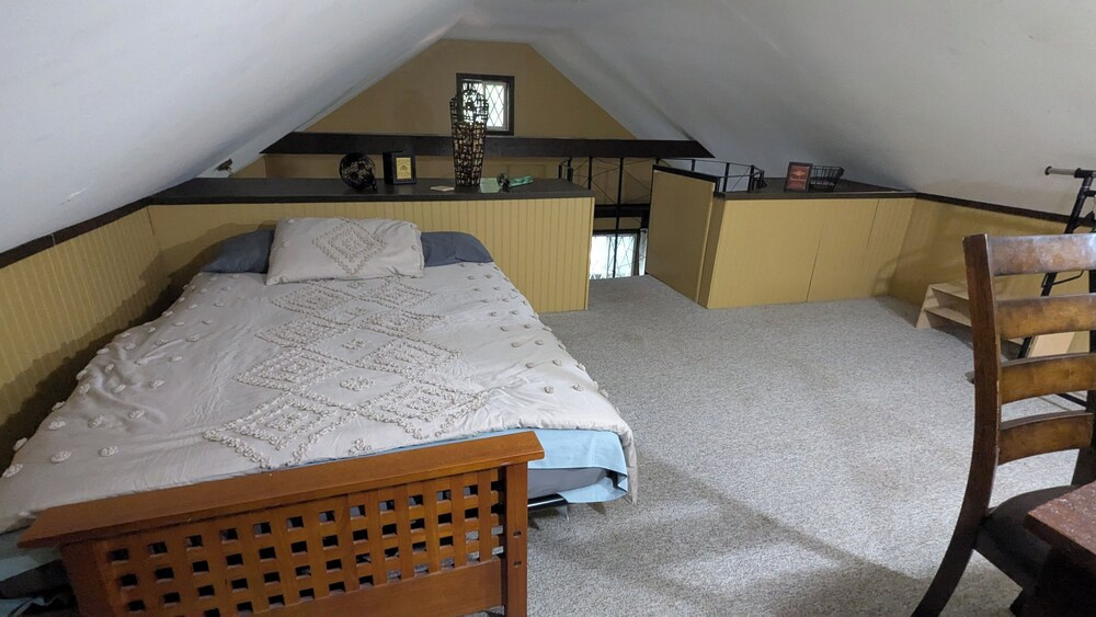 Chalet w Loft Near Sleeping Bear 2552