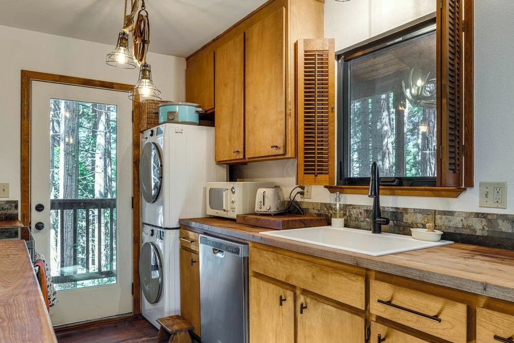 Dog-friendly Cabin 3 Mi to Big Trees State Park