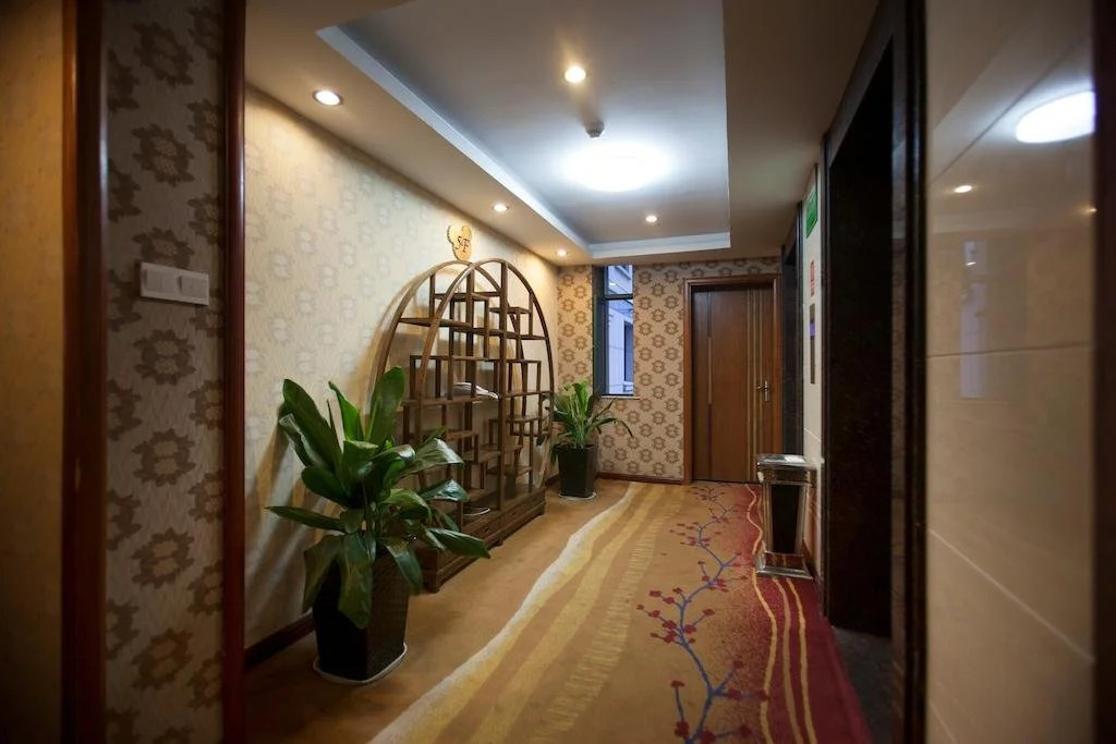 Yiwu Luckbear Hotel