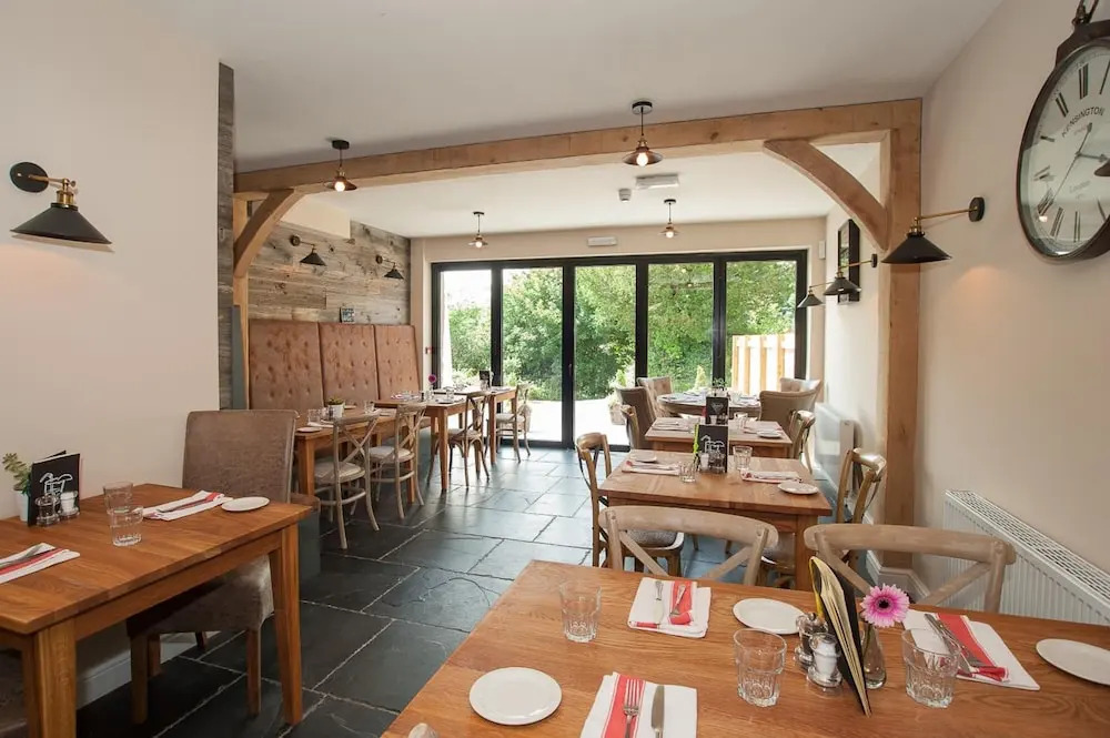 The Hare and Hounds, Levens