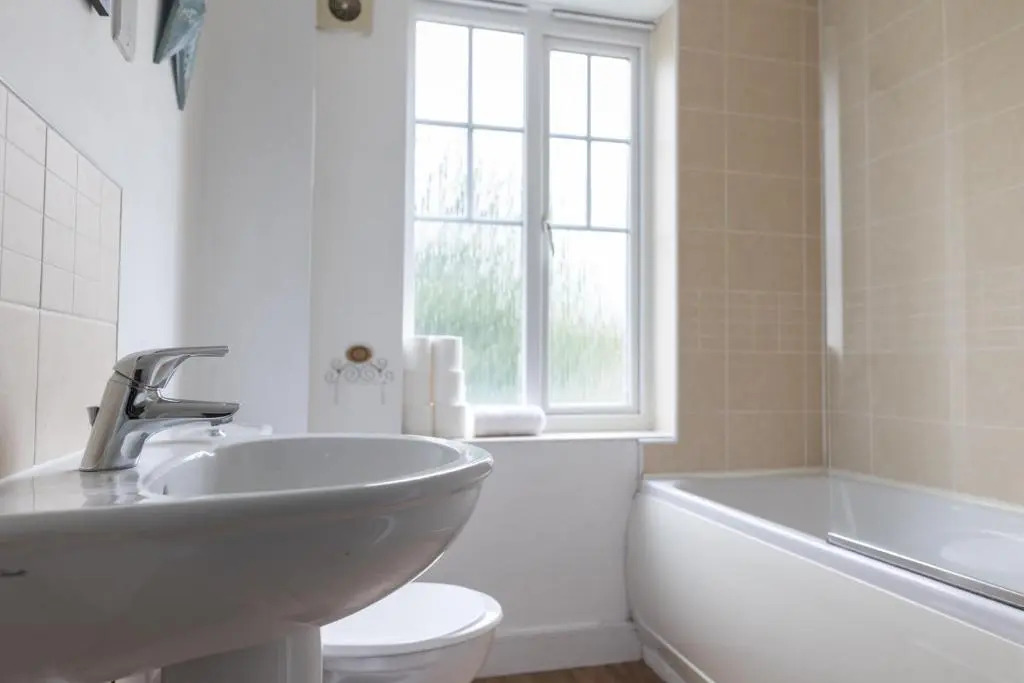 LARGE & NEW Contractor House & Private Parking & Garden & close toM6