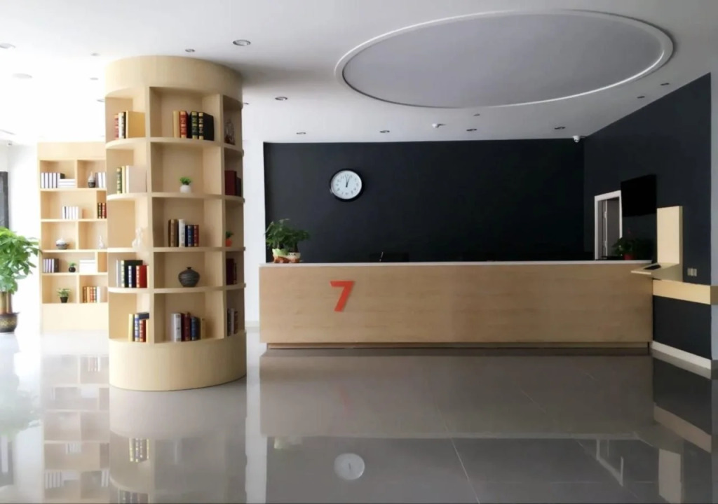 7 Days Premium Shenzhen Pinghu Railway Station7 Days Premium Shenzhen Pinghu Railway Station