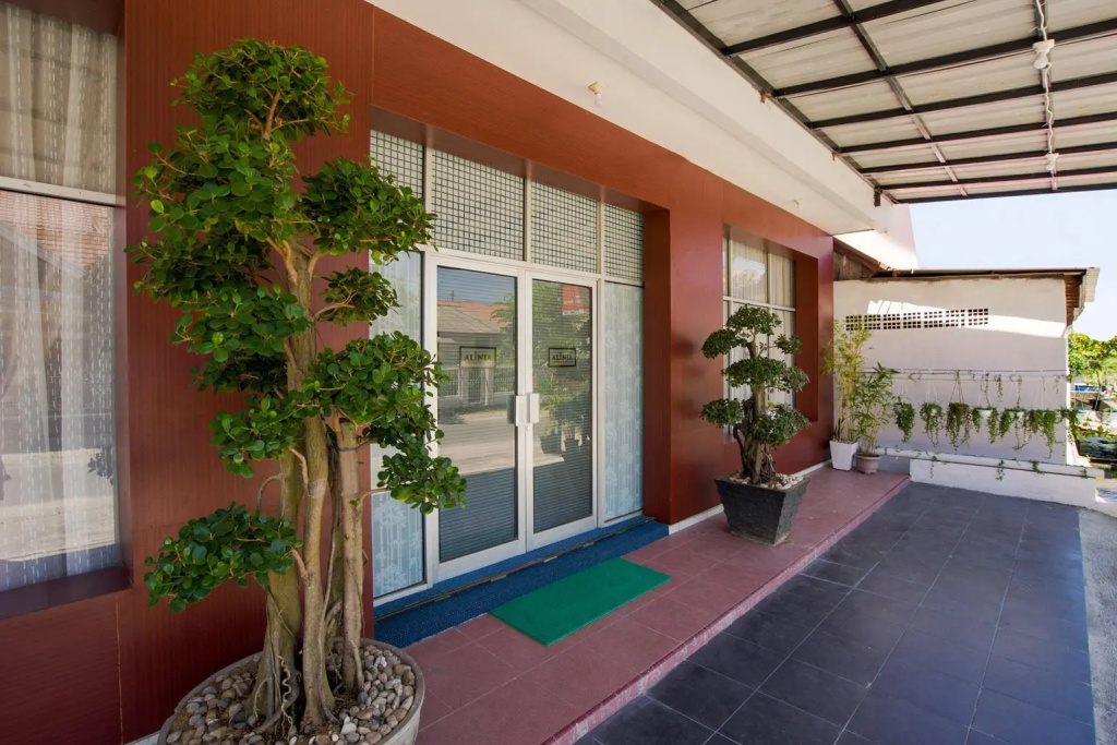 OYO 3225 Alinia Guest House Syariah