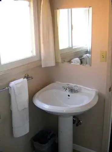 Comox Valley Inn & Suites