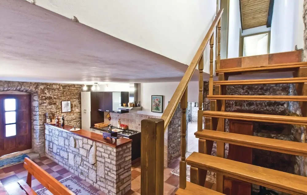 Stunning Home in Stifanici With Wifi and 3 Bedrooms