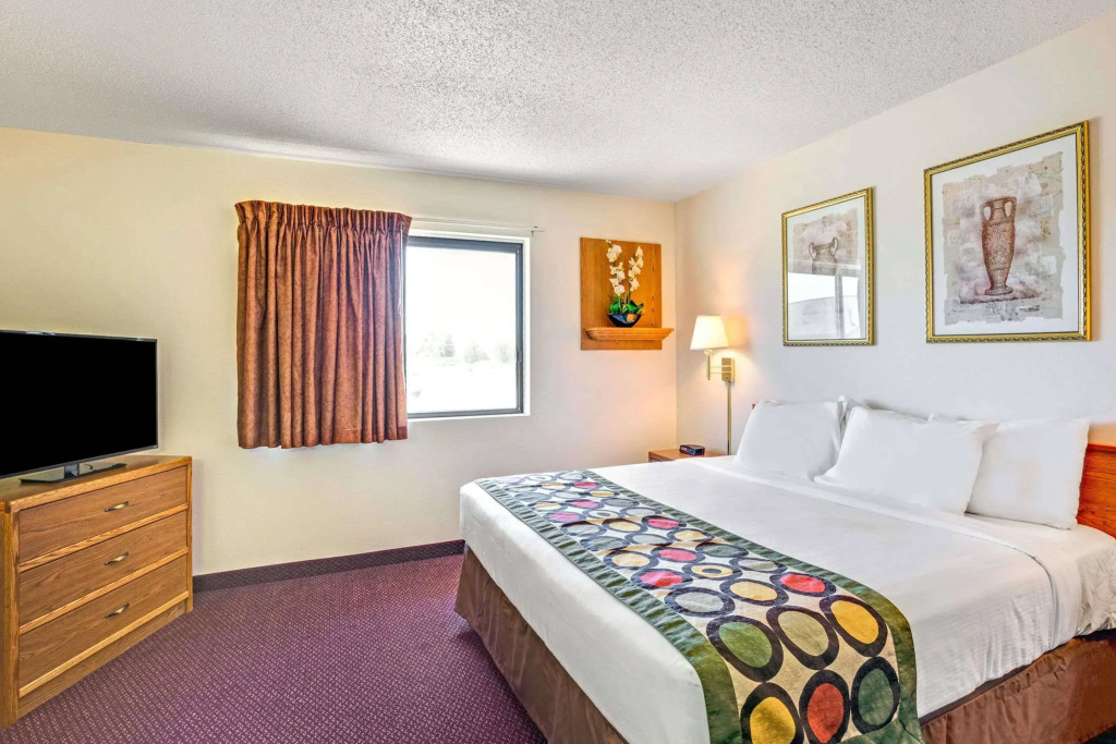 Super 8 West Aberdeen