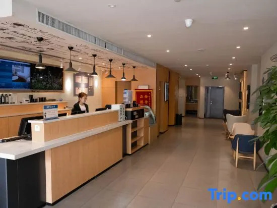 HUATing Hotel (Dehui Renmin Street)