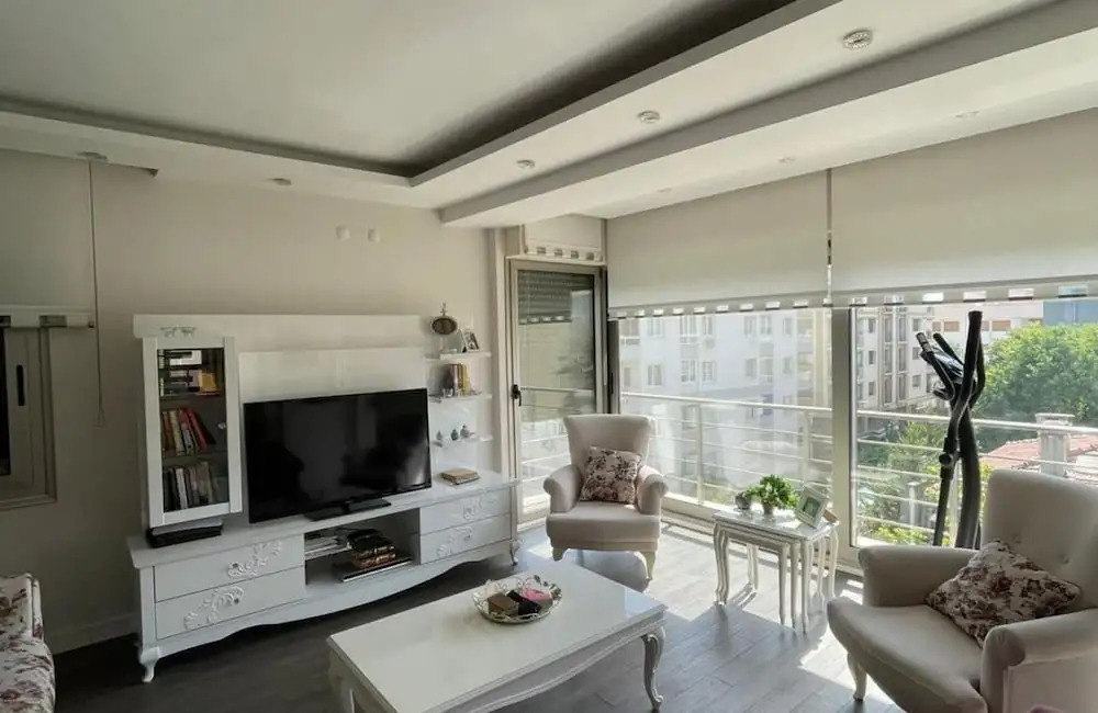 Central Apartment Near Sea With Balcony in Karsiyaka Zmir
