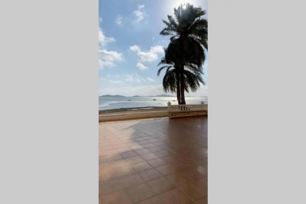 Apartamento Mar Menor, Los Urrutias - Stunning beachfront apartment with huge patio