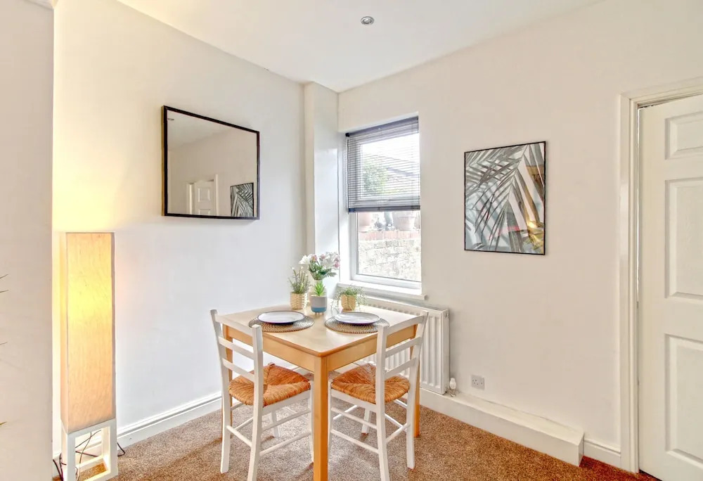 Spring Halls Carlton & Co Apartments Free Parking 2