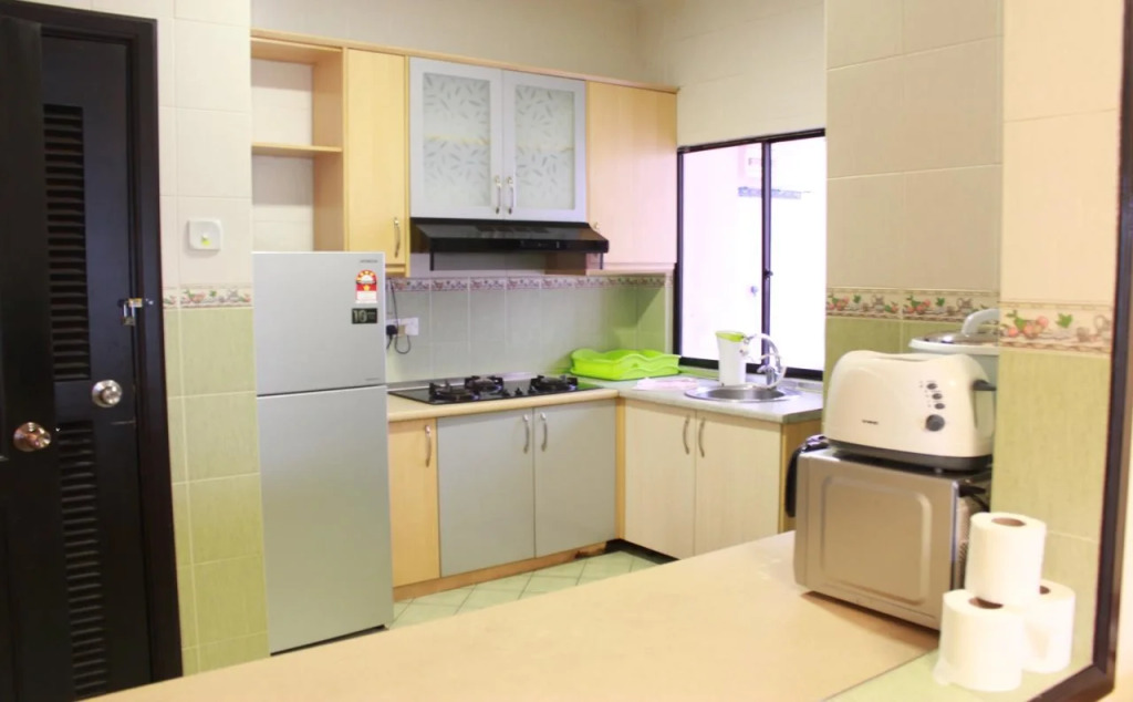 Marimari Marina Service Condo