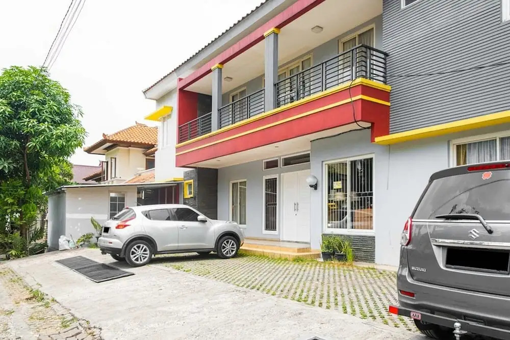 RedDoorz near Siloam Karawaci 3