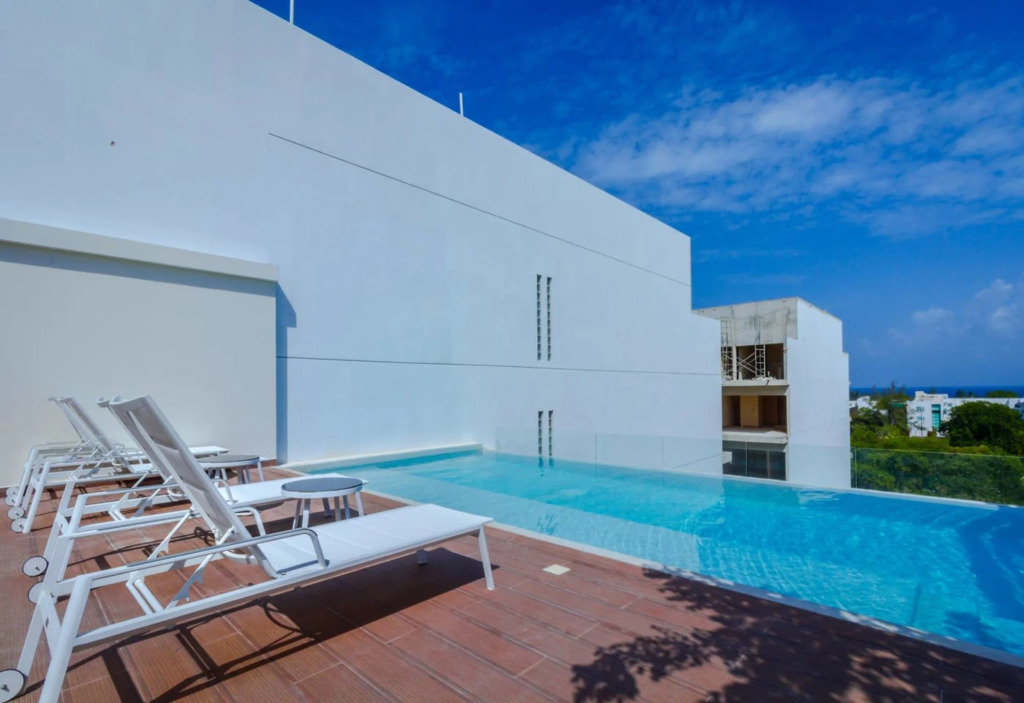 NEW 1 BR, gym, pool in fantastic location in Playa