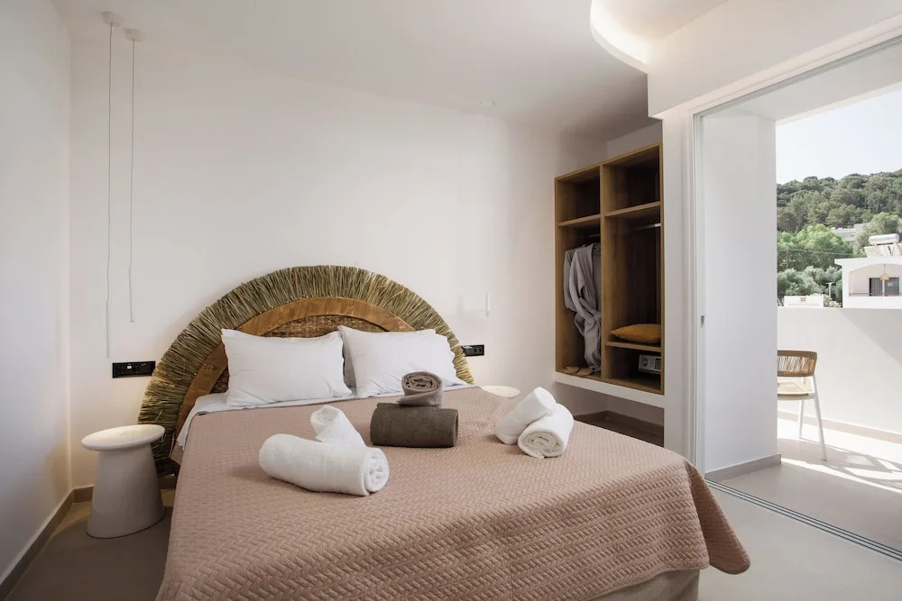 Stay Helios - Aparts & Pool Suites