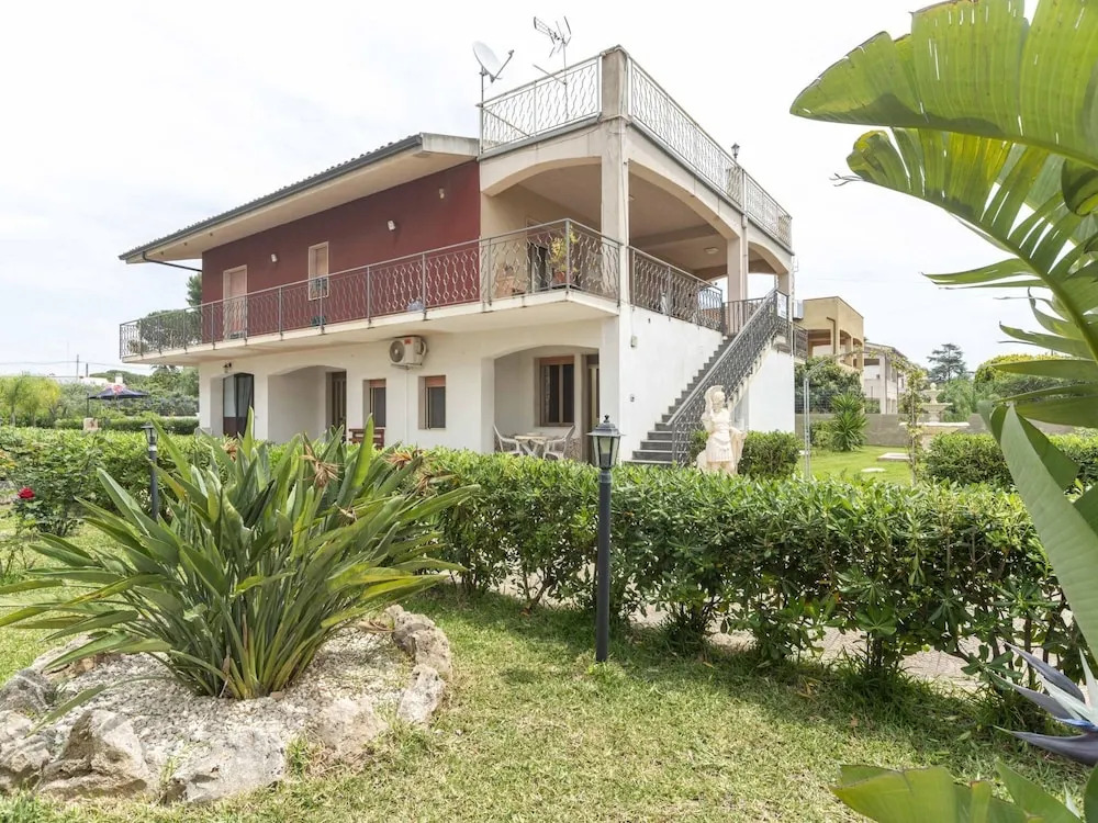 Villa Fontane Bianche with pool