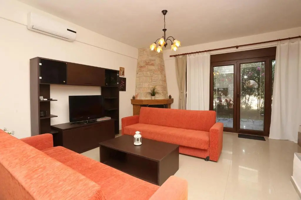 Villa Argo 2 - Beachfront, Big gardens, Location!