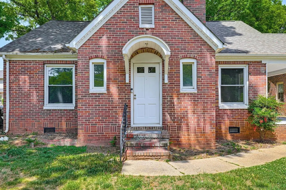 Charlotte Home 2 Mi to Center City: Free Parking