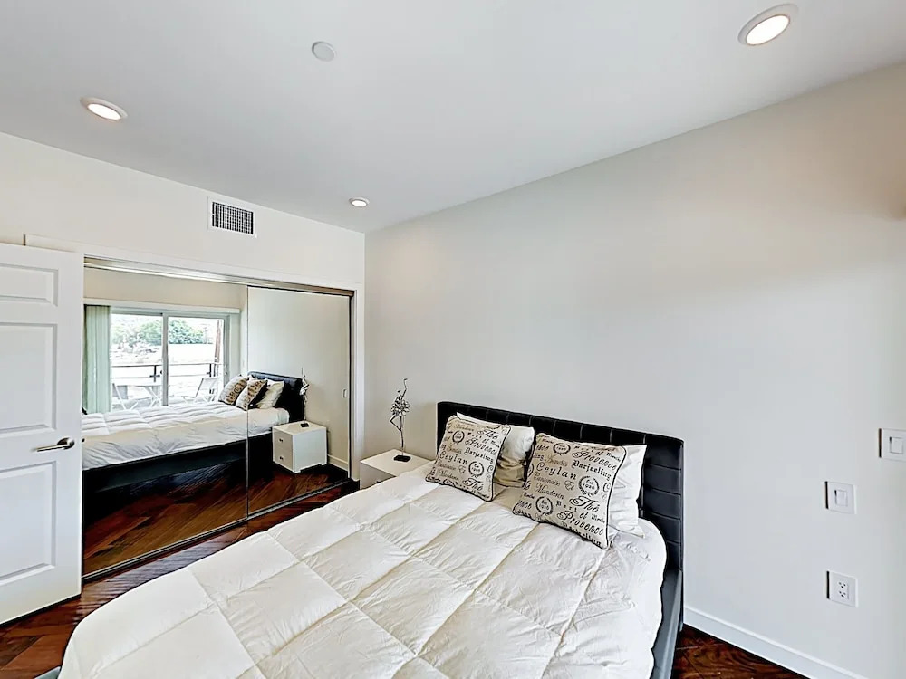 5537 Los Angeles - 2 Br Apts