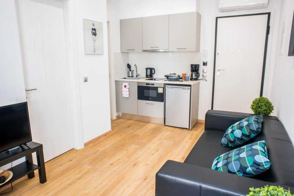 A22 Irresistible modern flat with balcony@centre