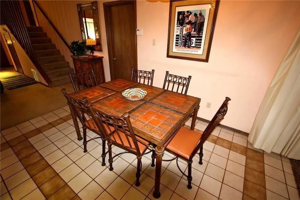 Cowboys Indians and Outlaws - Three Bedroom Cabin