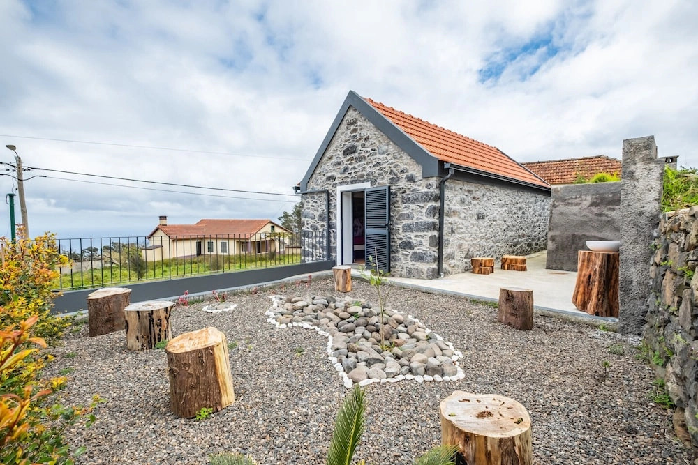 N T House by Homie in Porto Moniz