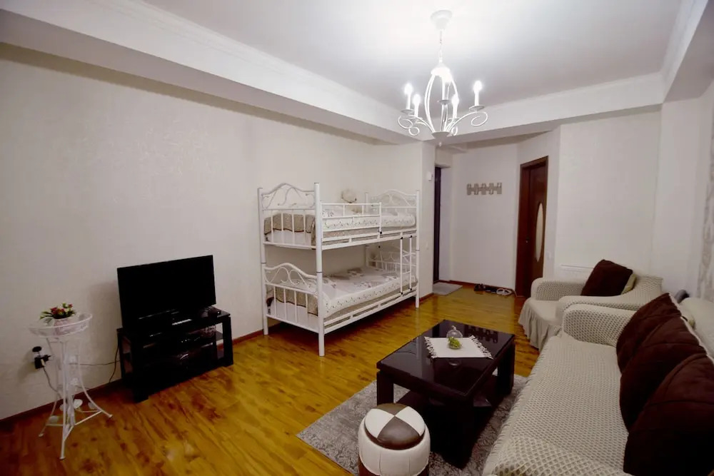 Апартаменты в пер. Вахтанга Котетишвили, 4, кв. 3