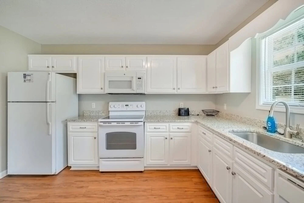 Charming Gray Home- 5 mins from GSU!