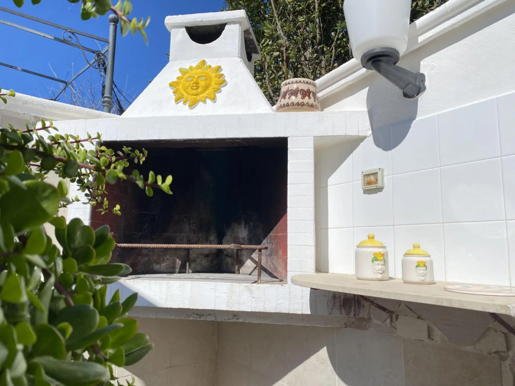 4 people, near the sea, detached villa, private parking, suitable for families-La Villetta di Noemi