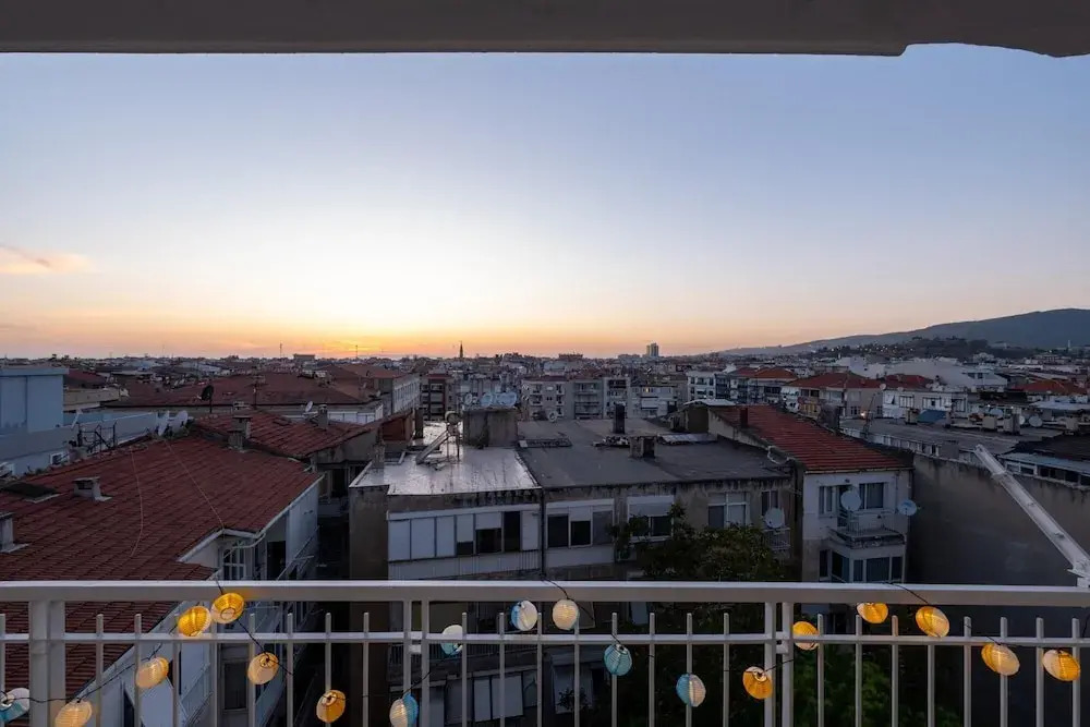 Sleek Flat With Sea View Balcony 2 min to Coast