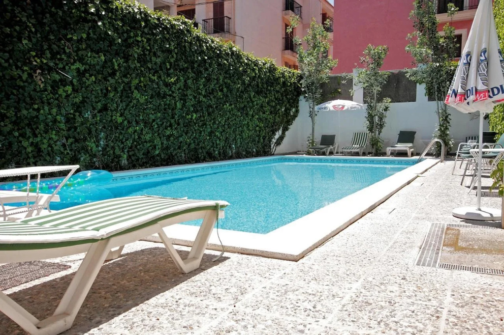 Hostal Cas Bombu