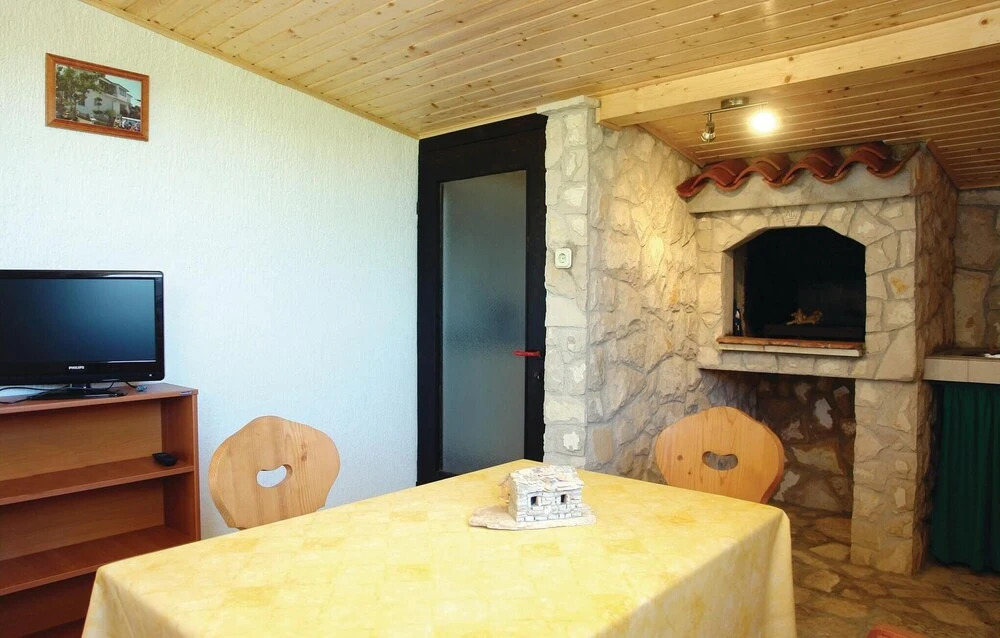 2 Bedroom Cozy Home In Liznjan