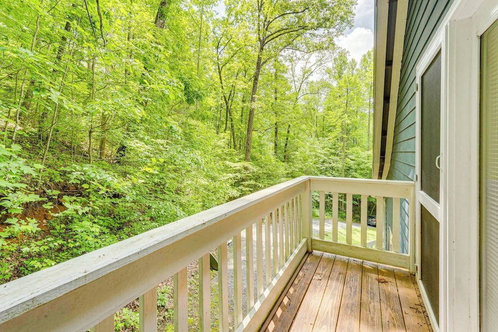 Secluded Cabin w/ Porch - 7 Miles to Lake Chatuge!