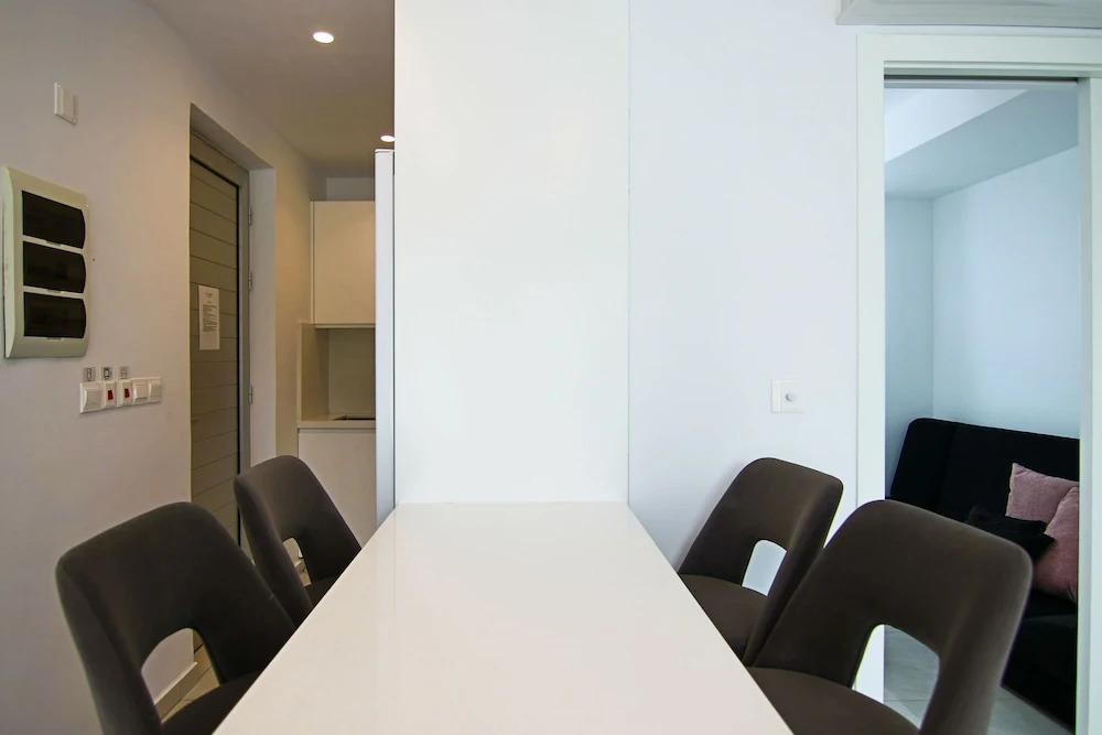 Phaedrus Living: Seaside Deluxe Flat Harbour 106