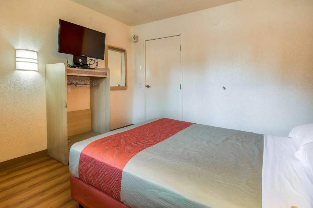 Motel 6 Chino, CA - Los Angeles Ontario